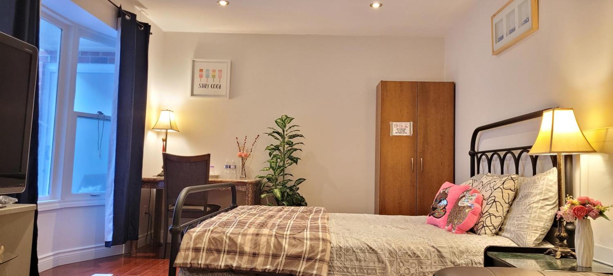 Mainfloor Spacious Room In Toronto Exteriör bild